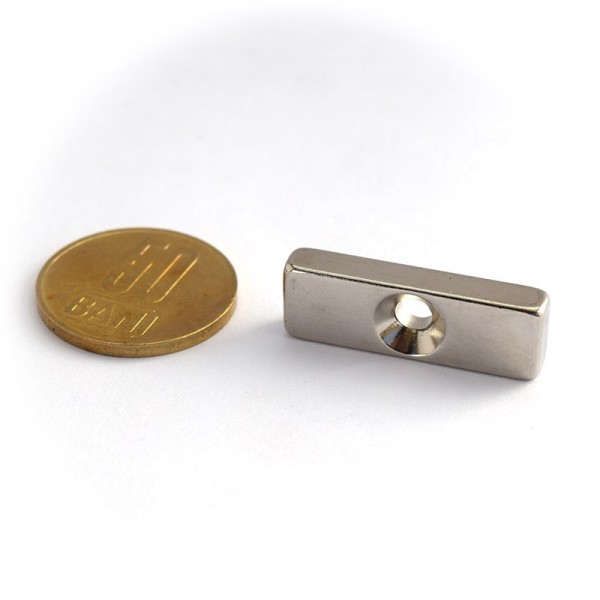 Magnet neodim bloc 30 x 10 x 5 mm cu gaura ingropata D4,2 D8,6 - N40 moneda