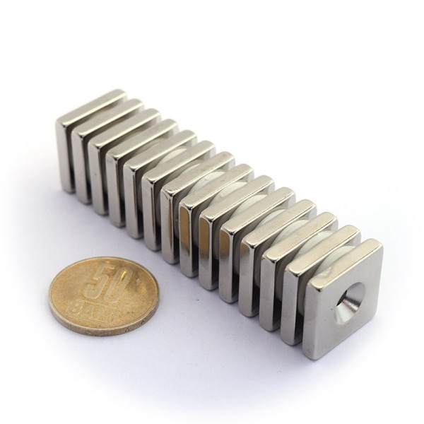 Magnet neodim bloc 20 x 20 x 4 mm cu gaura ingropata D4,5 D9,6 - N35 grup