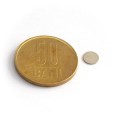 Magnet neodim disc 6 x 0,5 mm - N35 cu moneda 50 bani
