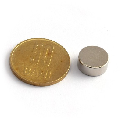 Magnet neodim disc 12 x 5 mm - N48 cu moneda 50 bani