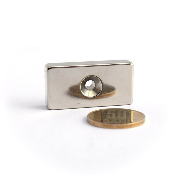 Magnet neodim bloc 40 x 20 x 10 mm cu gaura ingropata D4,5 D9,6 - N45 cu moneda