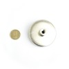 Magnet ferită oală D 63 mm cu gât filetat la interior și moneda de 50 bani privire de sus