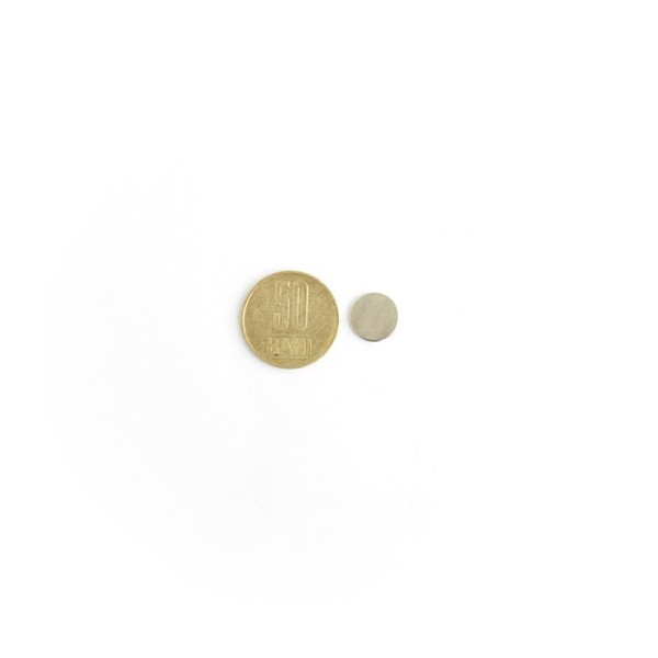 Magnet neodim disc 12 x 1.5 mm de sus cu moneda de 50 bani