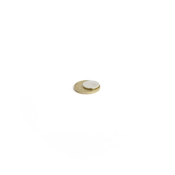 Magnet neodim disc 15 x 1,5 mm peste moneda de 50 bani