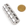 Magnet neodim inel 21,8 x 4,2 x 10 mm grup cu moneda de 50 bani