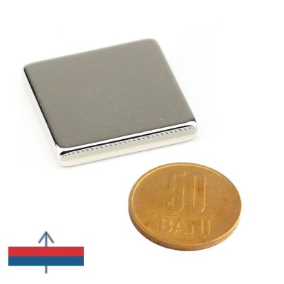 Magnet neodim bloc 30 x 30 x 5 mm cu magnetizare și moneda de 50 bani