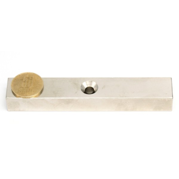 Magnet neodim bloc 120 x 20 x 15 mm cu gaură și șanfren D7 / D12 - cu moneda de 50 bani