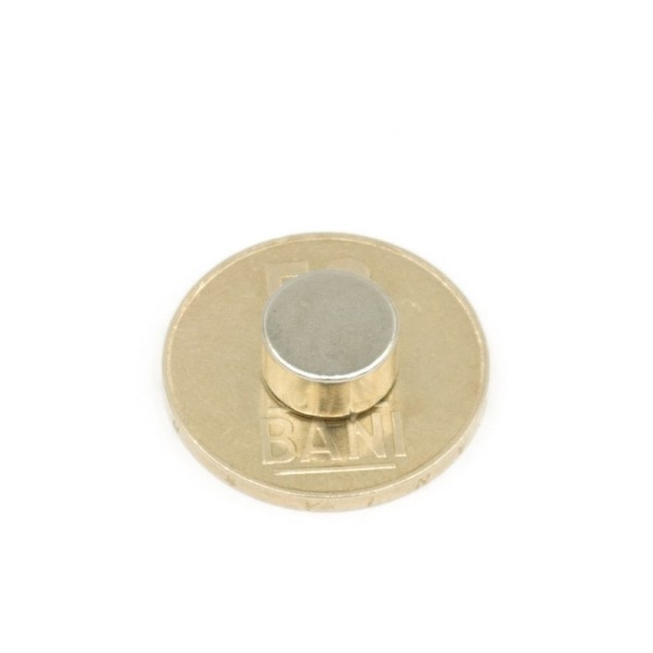 Magnet neodim disc 10 x 5 mm autoadeziv peste 50 bani