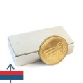 Magnet neodim bloc 50 x 25 x 12 mm cu moneda alături