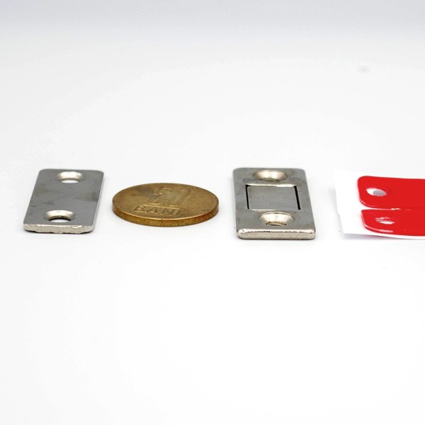 Închizător magnetic ultra subțire din oțel pt. uși de mobilier 41 x 17 x 2,3 compară grosimea