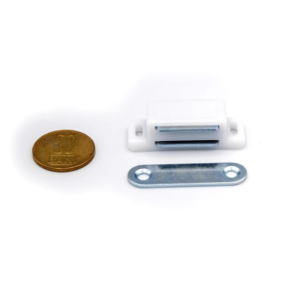 Închizător magnetic din plastic pt. uși de mobilier 45,5 x 15 x 14 cu moneda de 50 bani