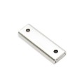 Magnet neodim bloc 40 x 13,5 x 5 mm, în carcasă, cu 2 găuri D 3,3 și șanfren D 6,5 - spate