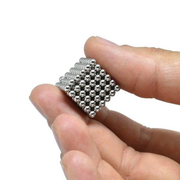 Bile magnetice - Set 216 sfere 3 mm - Neocube, Cube Neo, Buckyballs, Tesla Balls, Magneti Zen - în mână