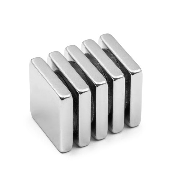Magnet neodim bloc 15 x 15 x 3 mm N52 - grup de 5 buc.